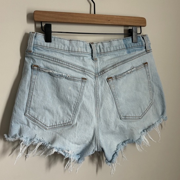 Abercrombie & Fitch The Mom High Rise Frayed Hem Denim Jean Short Size 29/8 - Picture 3 of 6